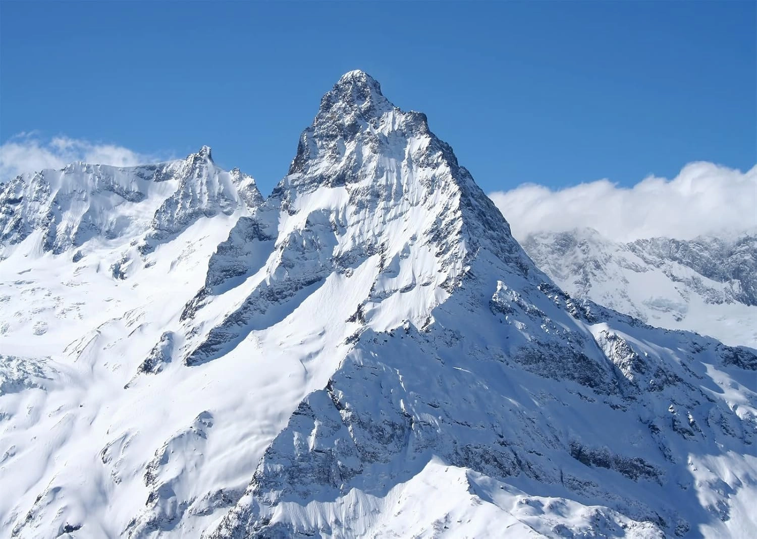 BELECO 12x10ft Fabric Winter Snow Mountains Photography Backdrop White Snow-Covered Mountain Tops High Hill Peak Alpine Scenery Background Outdoor Adventure Holiday Travel Portrait Photo Studio Props
