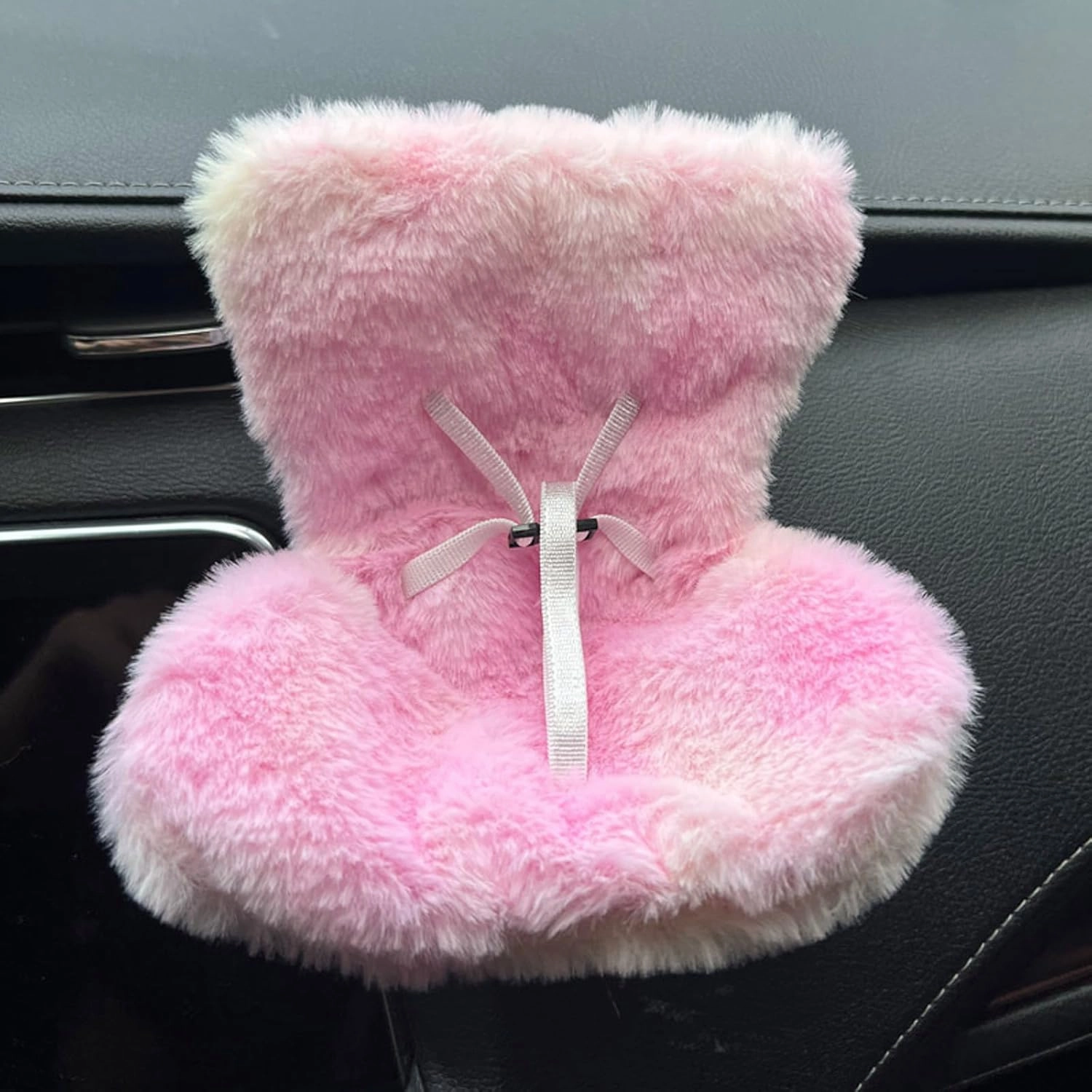 Cars Seats for Dolls with Soft Furry Cushion, Air Vent Clip and Desktop Stand, and Functional Car Ornament for Doll Fans and Doll Collectors