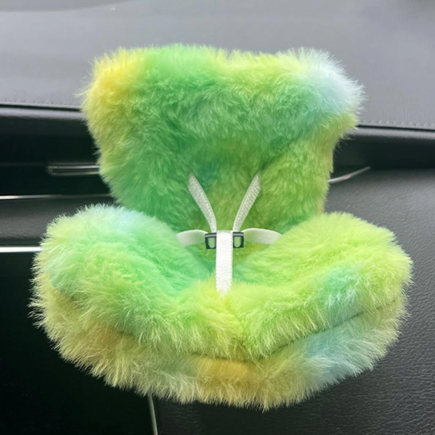 Cars Seats for Dolls with Soft Furry Cushion, Air Vent Clip and Desktop Stand, and Functional Car Ornament for Doll Fans and Doll Collectors