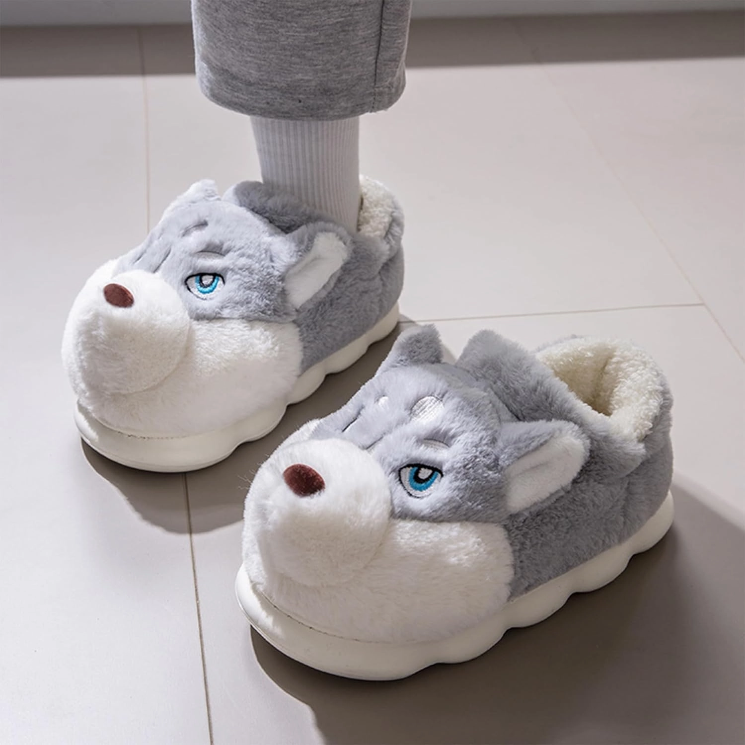 Cozy Husky Plush Winter Slippers for Men and Women – Soft Plush, Non-Slip Sole, Indoor Warm Slippers