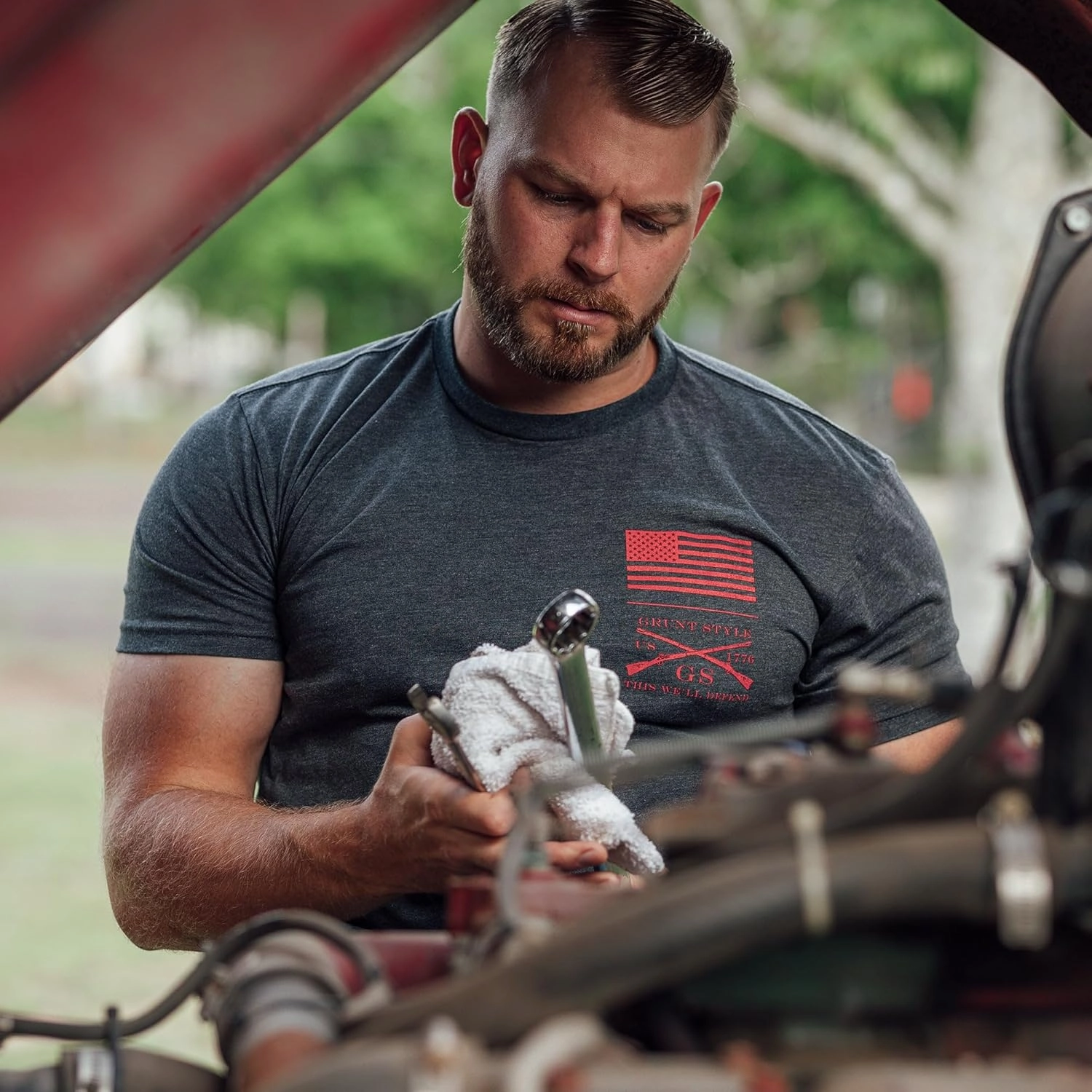 Grunt Style Red Blood Blue Collar Men's T-Shirt