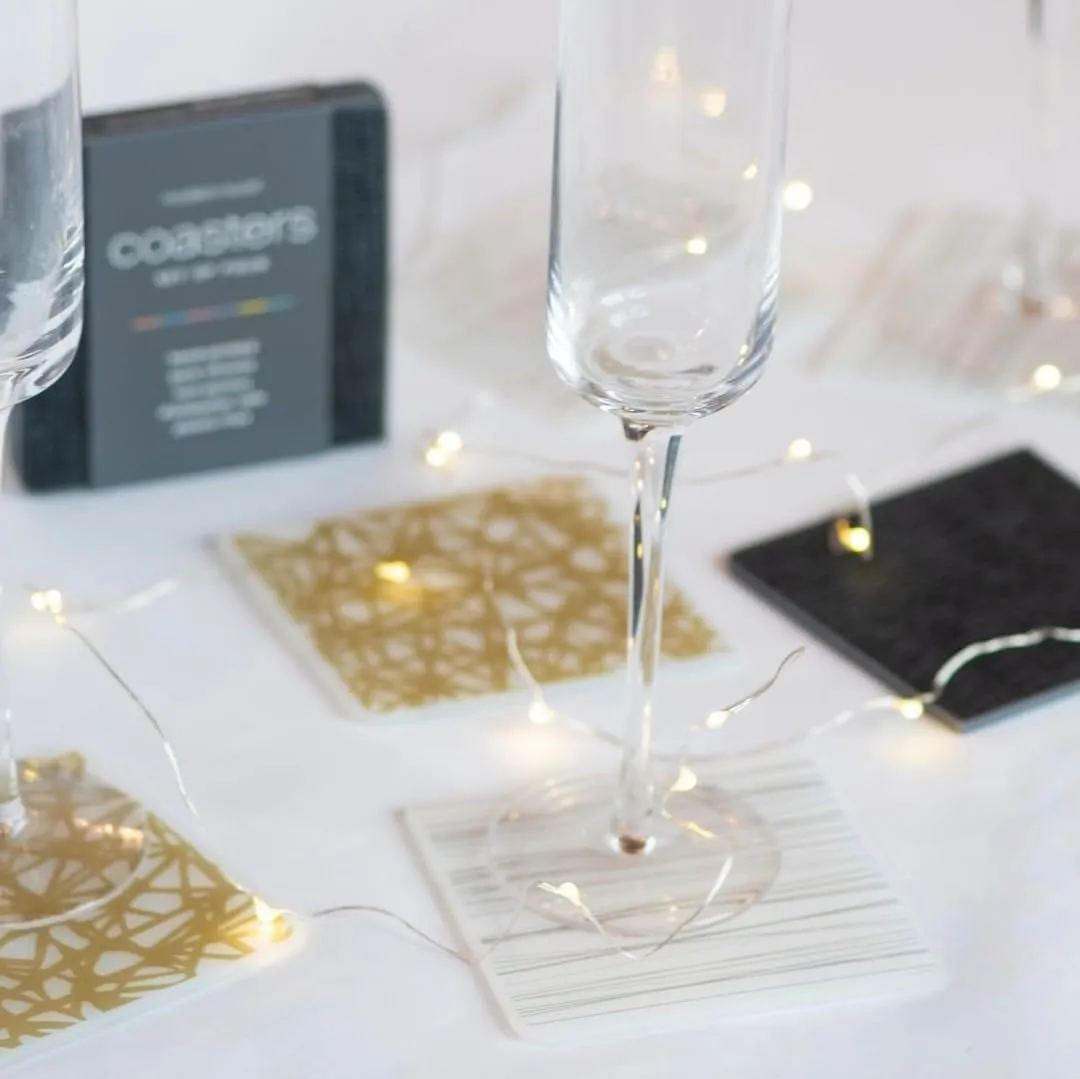 MODERN-TWIST Set of 4 Coasters 100% Plastic Free Silicone Tabletop, Dining, Decoration, Modern Design, Stream Print, Silver, 4 Count