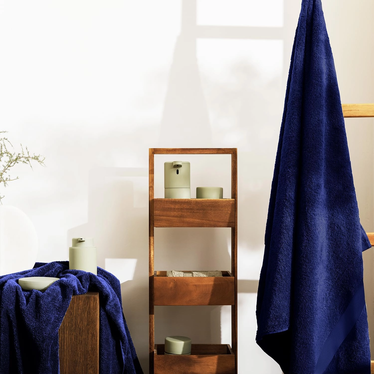 Oakias Premium Towel Set 600 GSM 6 Piece Navy Blue - 100% Ring Spun Cotton Highly Absorbent Towels Set - Super Soft Bathroom Towel Set - Hotel Quality Double Stitched Hem - Ideal for Hotels, Spa, Gyms