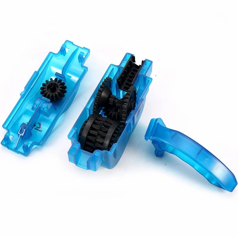 Portable bicycle chain cleaning tool