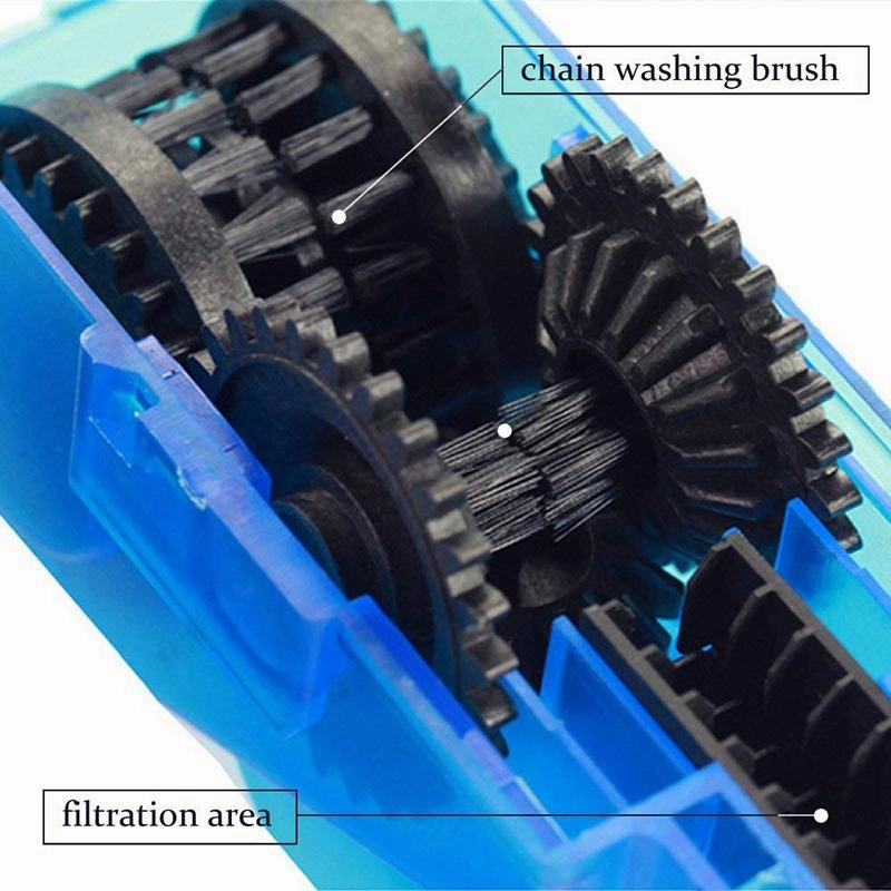 Portable bicycle chain cleaning tool