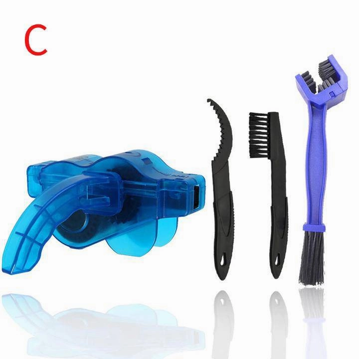 Portable bicycle chain cleaning tool