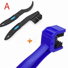 Portable bicycle chain cleaning tool