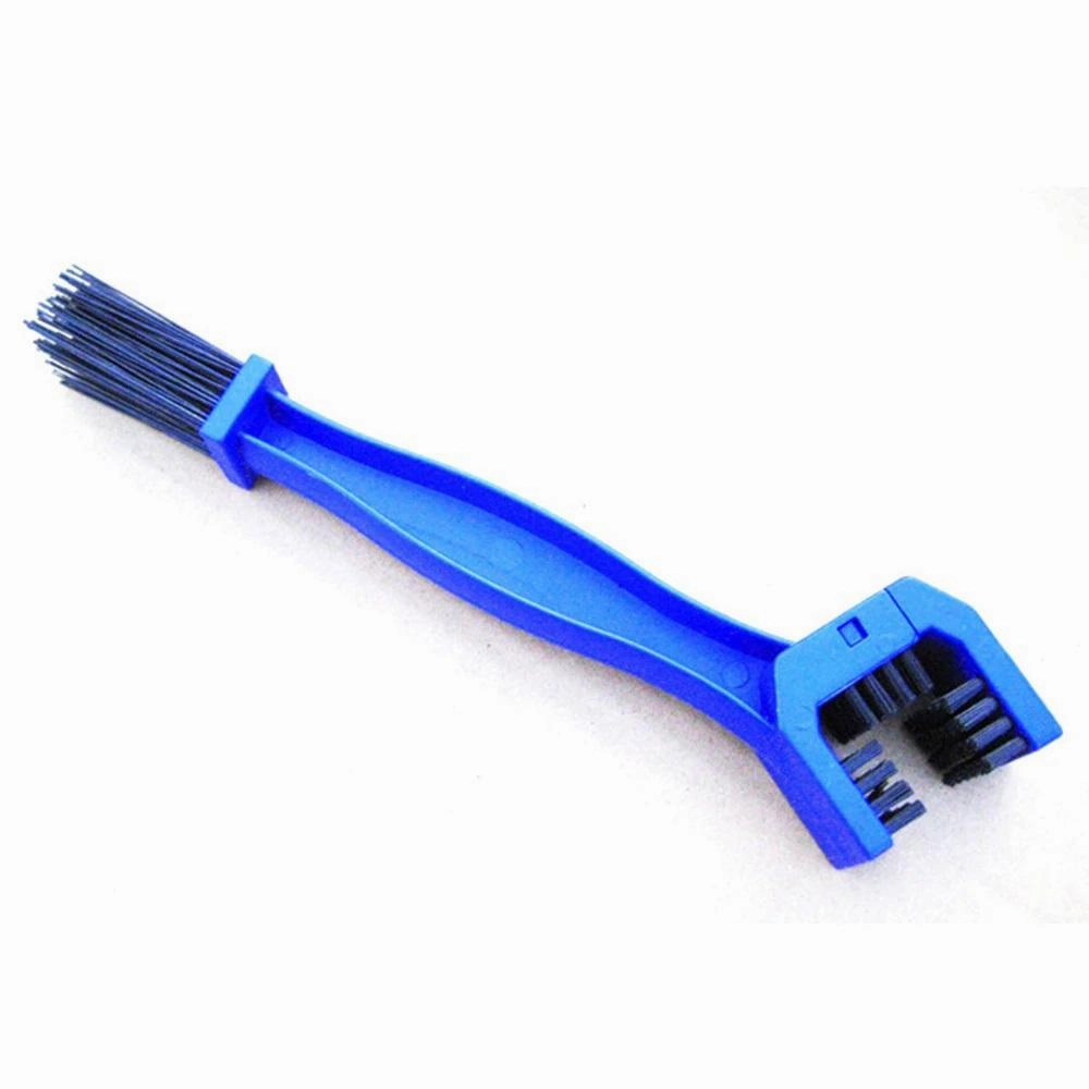 Portable bicycle chain cleaning tool