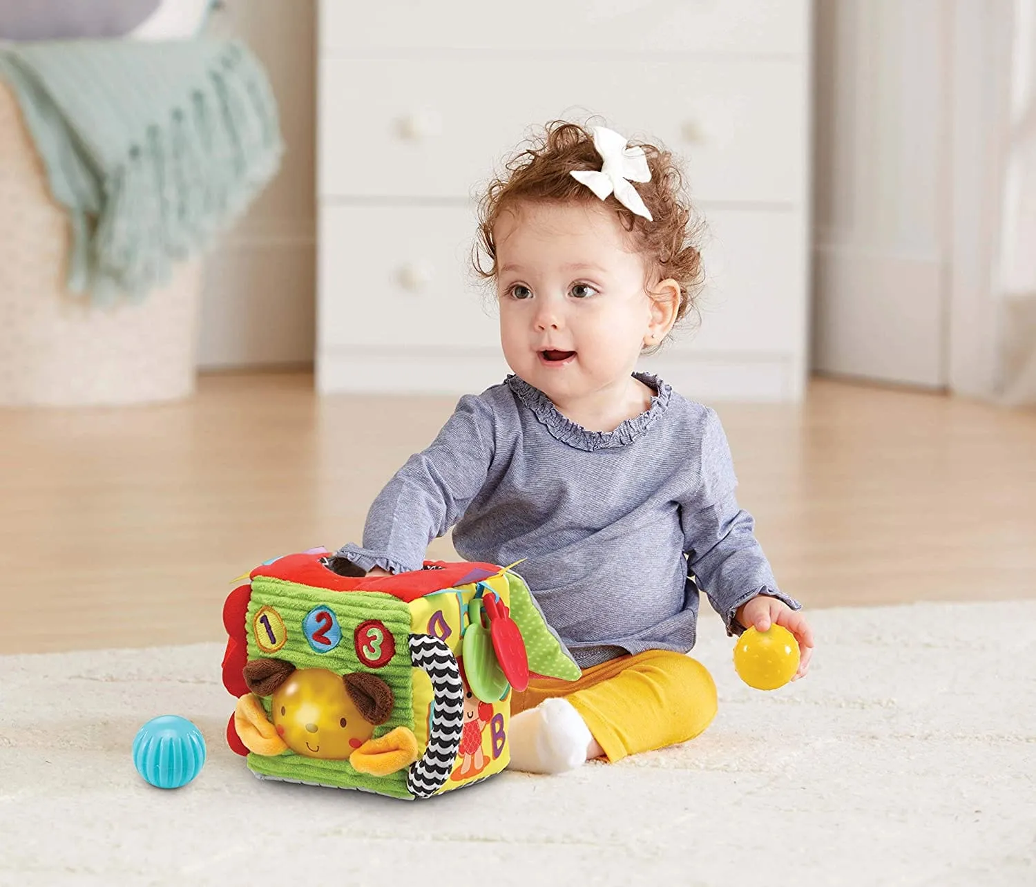 V-TECH  Little Friendlies Discovery Ball Cube: lots to see, hear and touch, little ones will be introduced to new textures, sounds, numbers, letters and more - 528203