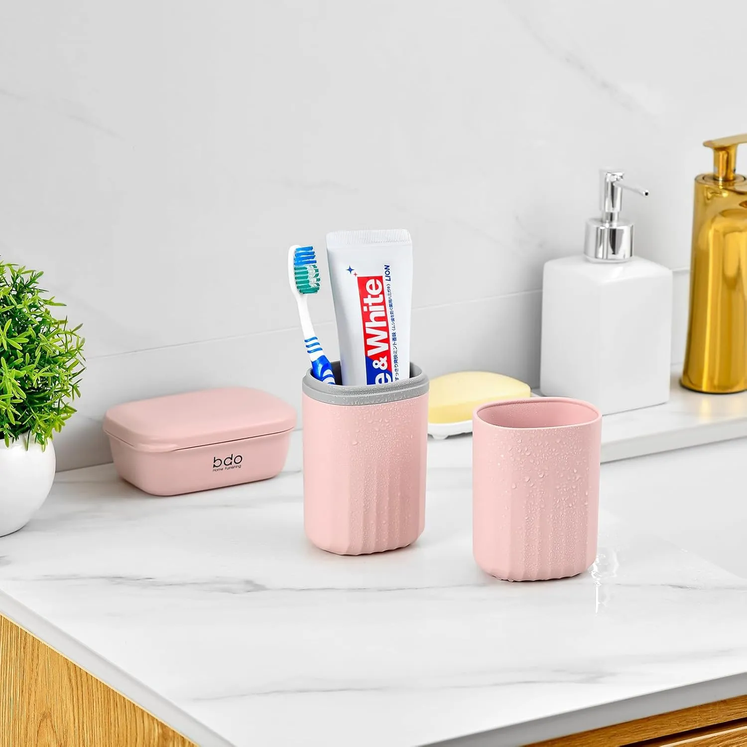 VITVITI Toothbrush Travel Case, Portable Travel Soap Container Leakproof Dish Tray, Portable 7.88 inch Toothpaste Travel Toothbrush Holder with Cover for Trip/Bathroom/Camping(Pink)