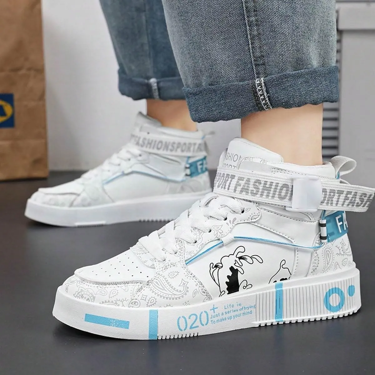 Y2K Bold Graphic Lightweight Sneakers for Women Fashionable Street Style Walking Shoes for Daily Wear with Unique Graffiti Art Design and Soft Sole